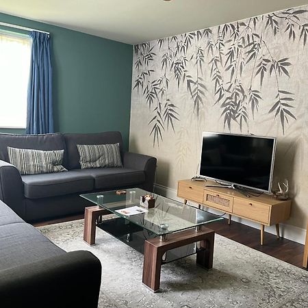Comfortable Two Bedroom Modern Apartment London Bagian luar foto