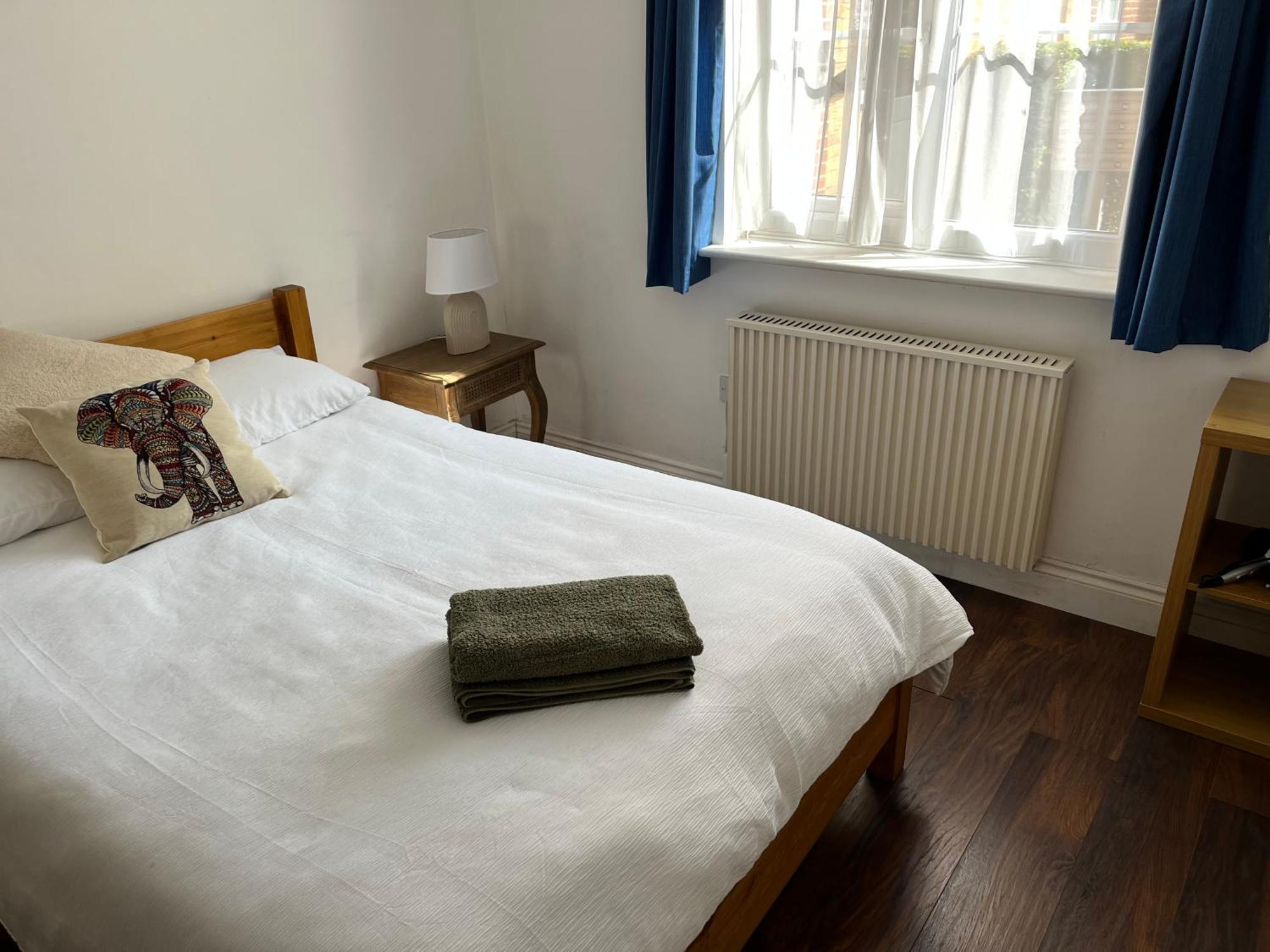 Comfortable Two Bedroom Modern Apartment London Bagian luar foto