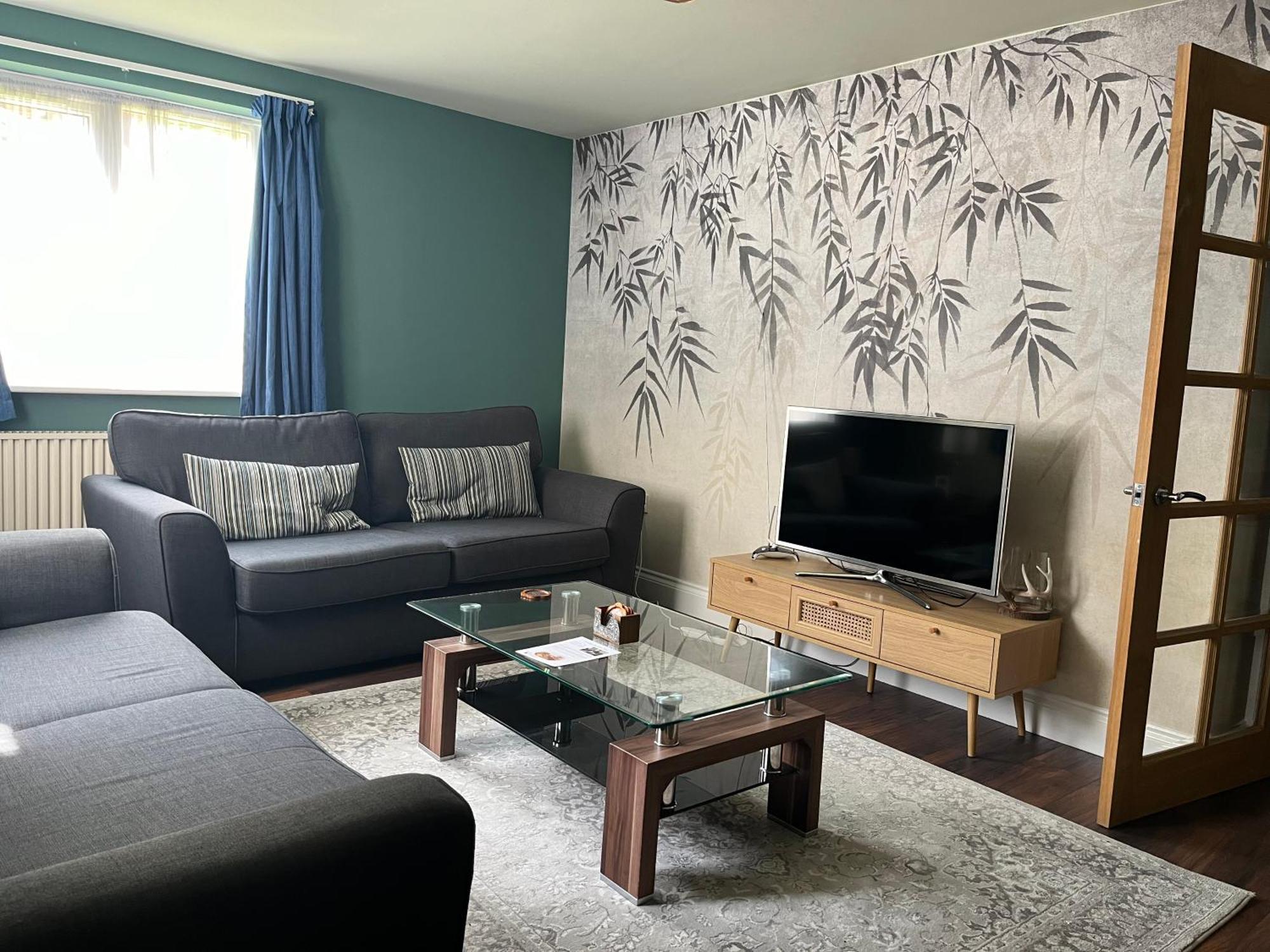 Comfortable Two Bedroom Modern Apartment London Bagian luar foto