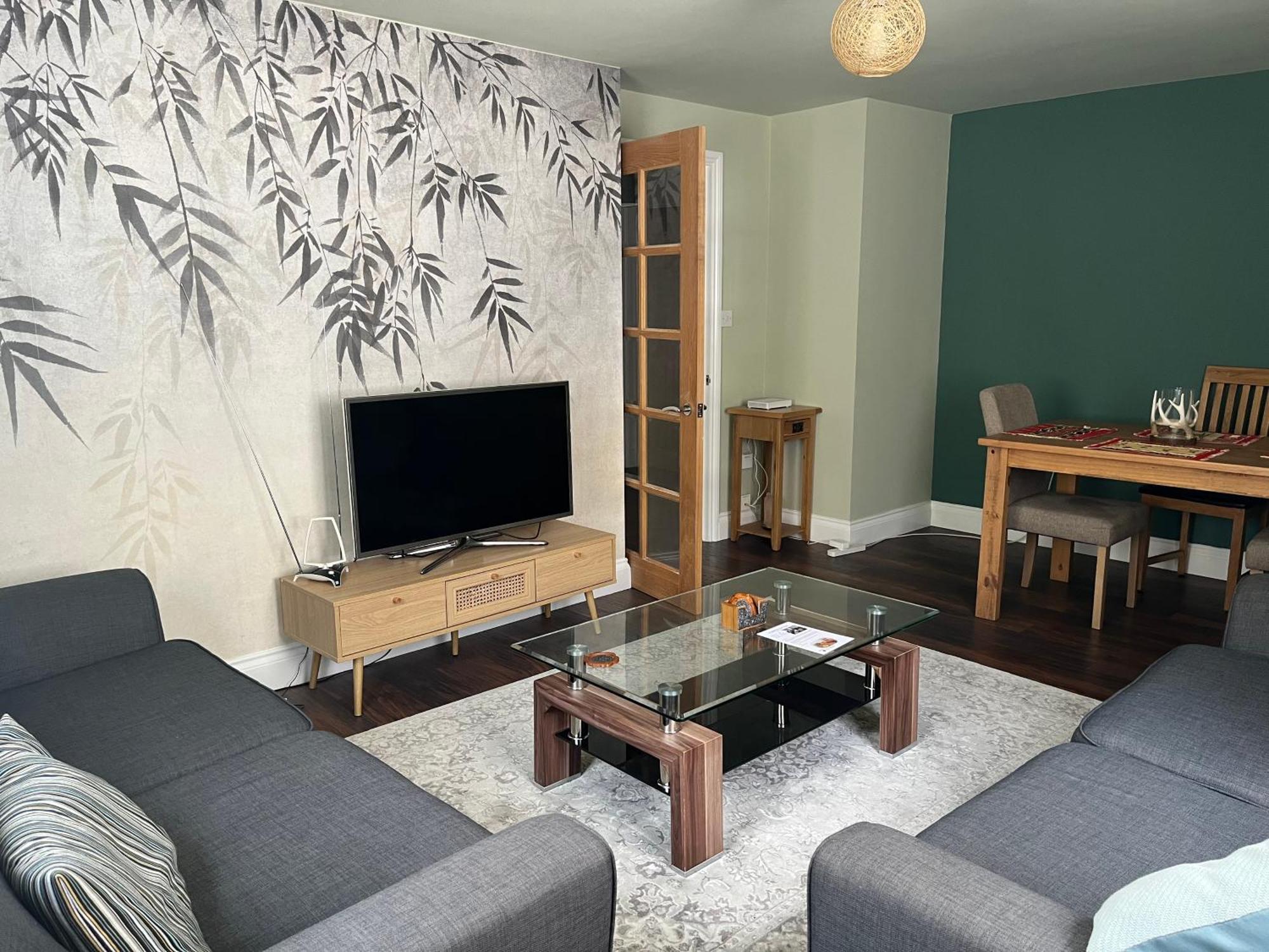 Comfortable Two Bedroom Modern Apartment London Bagian luar foto
