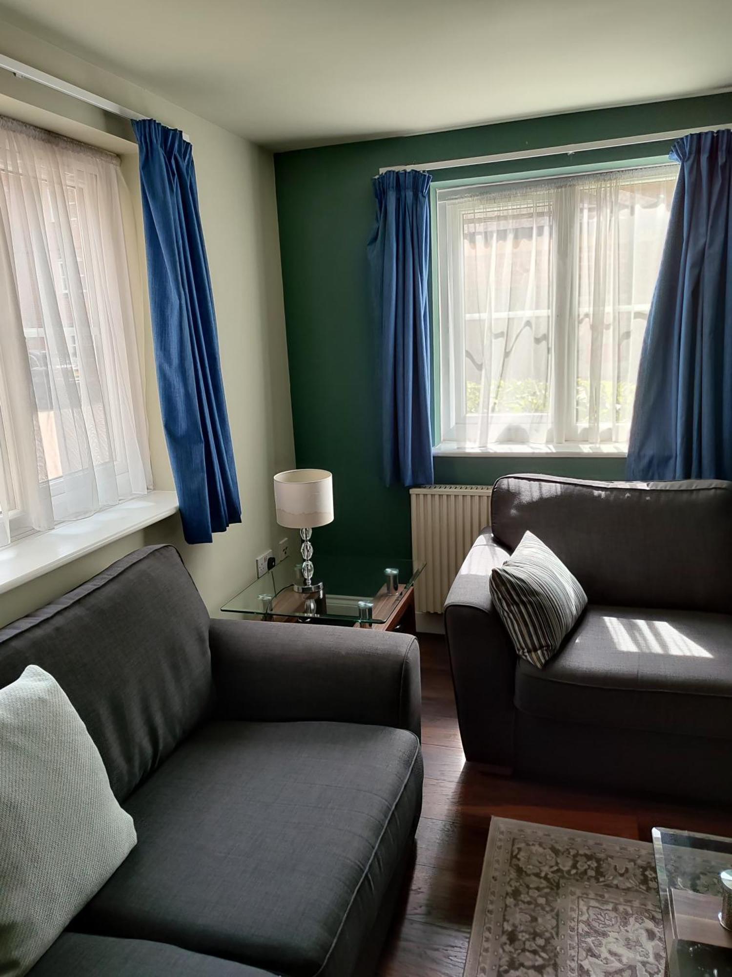 Comfortable Two Bedroom Modern Apartment London Bagian luar foto